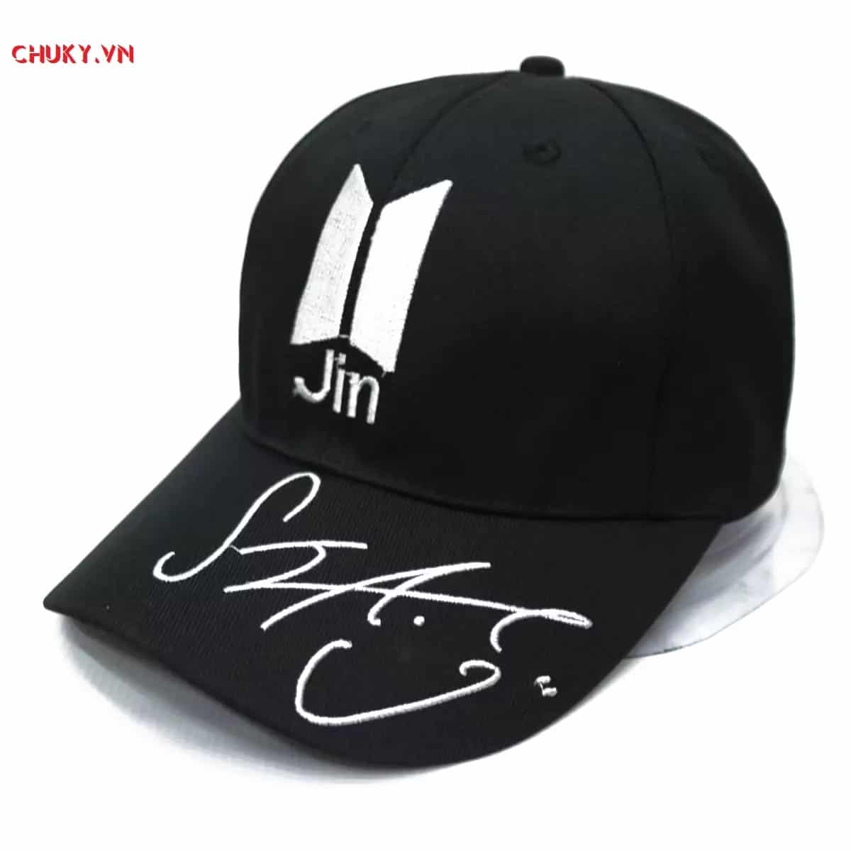 Chữ ký Jin được khắc trên mũ