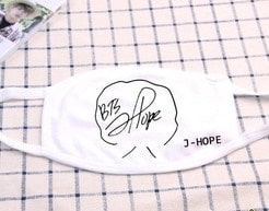 Khẩu trang có mẫu chữ ký của J-Hope