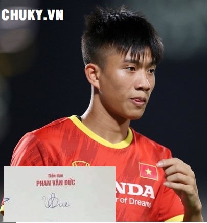 Chữ ký cầu thủ Phan Văn Đức