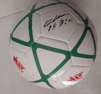 Qủa bóng có chữ ký của Park Hang Seo