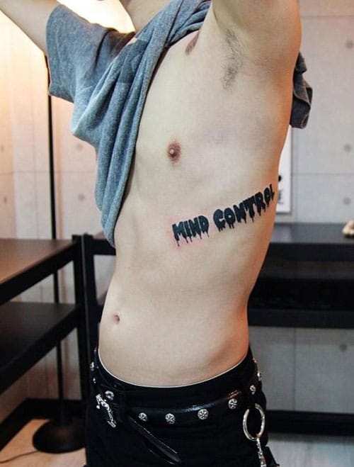 Hình xăm G-Dragon ở sườn trái