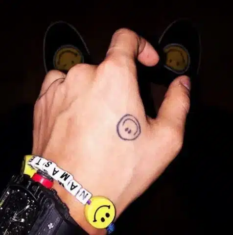 Hình xăm mặt cười G-Dragon