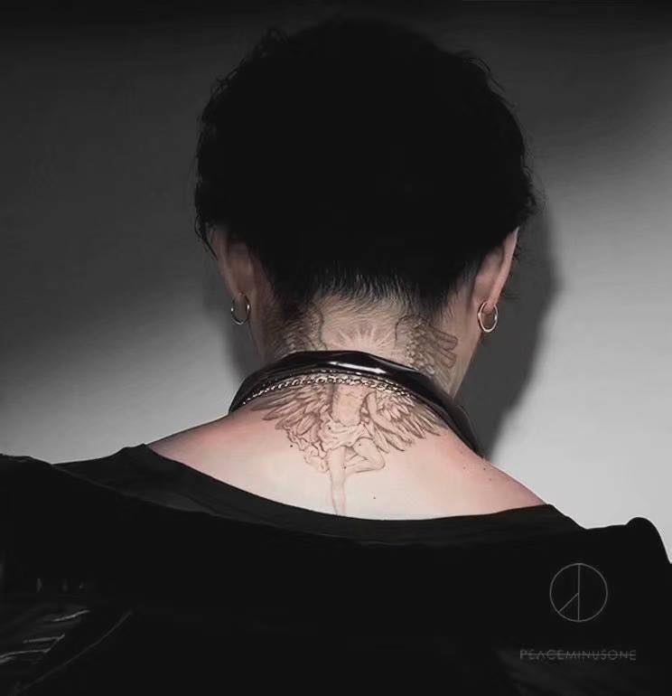 Hình xăm sau gáy của G-Dragon
